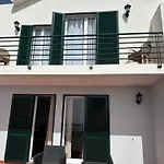 Louis House Madeira Group בית נופש פונשל